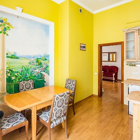 2 Virmens'Ka Apartment Lviv Eksteriør billede