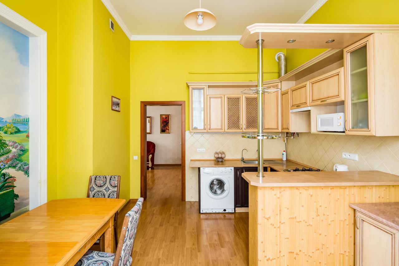2 Virmens'Ka Apartment Lviv Eksteriør billede