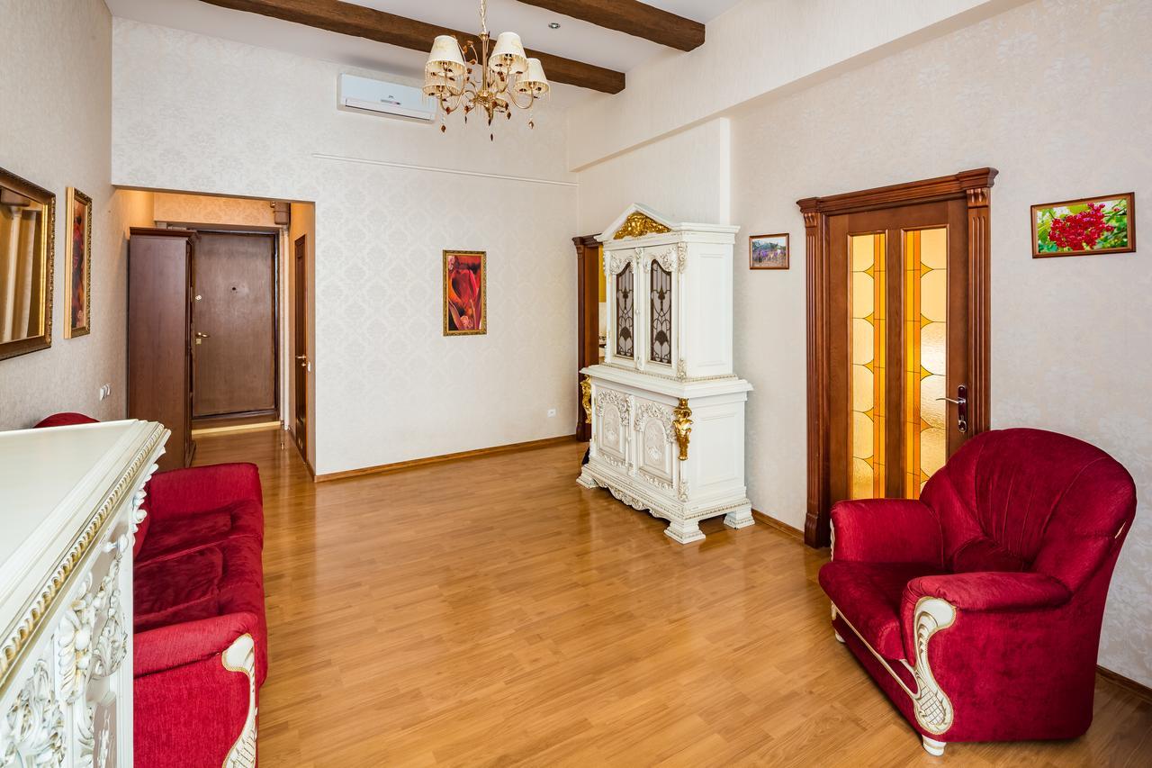 2 Virmens'Ka Apartment Lviv Eksteriør billede