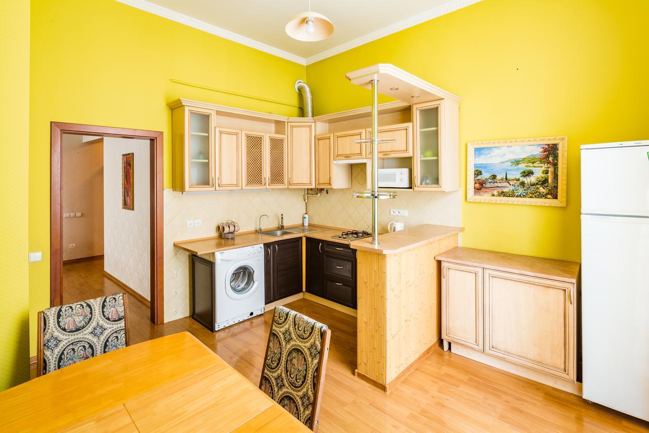 2 Virmens'Ka Apartment Lviv Eksteriør billede
